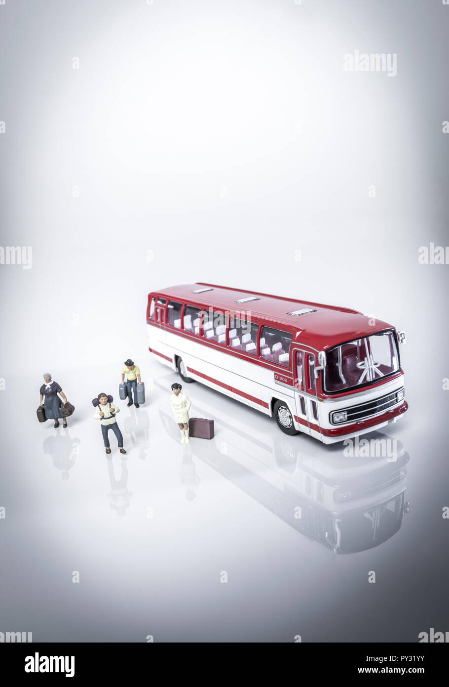 Modell-Autobus mit Passagieren Foto Stock