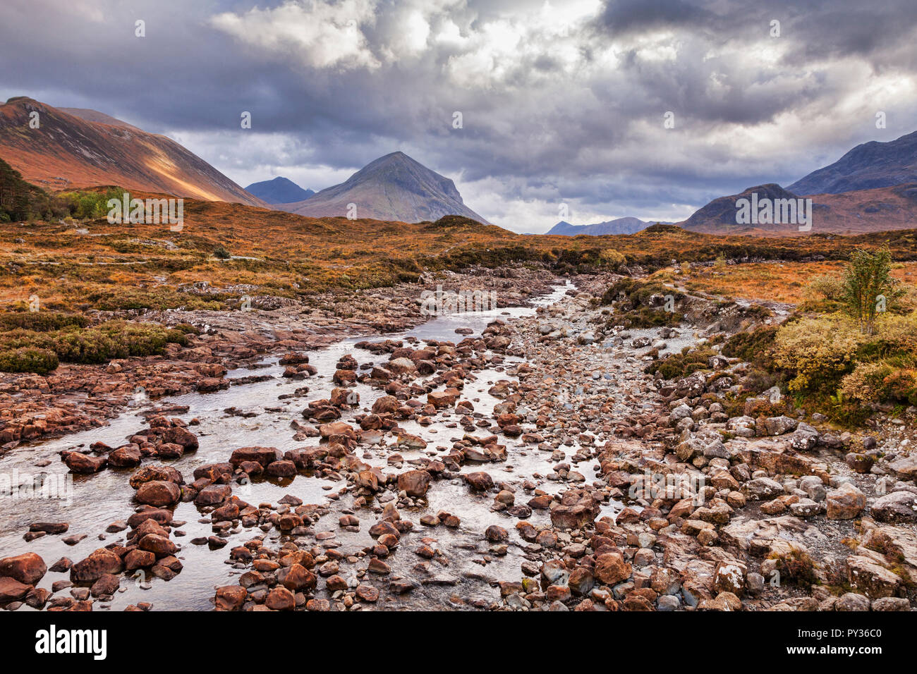 Il fiume Sligachan e il Cuillins, Isola di Skye, Ebridi Interne, Highland, Scotland, Regno Unito Foto Stock