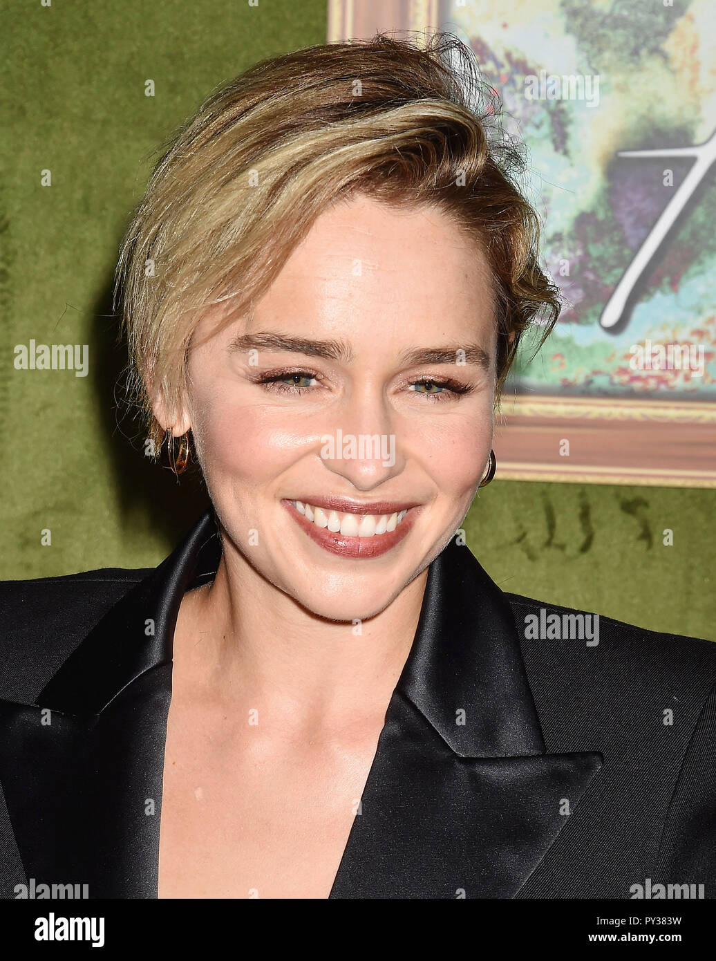 EMILIA CLARKE inglese attrice cinematografica al film HBO 'My la cena con Herve' Premiere a Paramount Studios il 4 ottobre 2018 in Hollywood, la California. Photo: Jeffrey Mayer Foto Stock