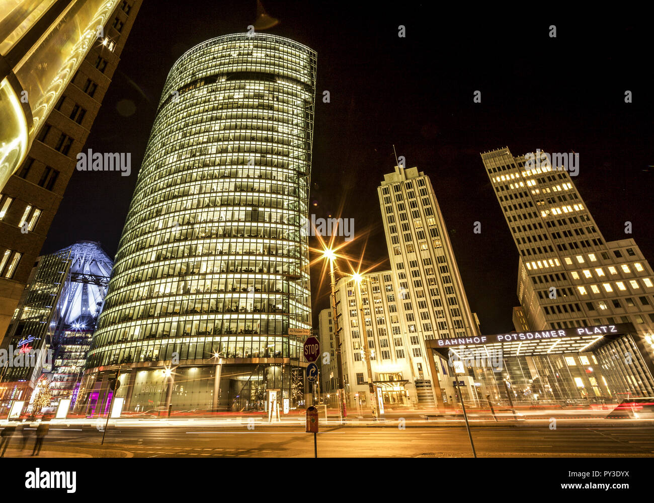 Potsdamer Platz di Berlino, Deutschland, Nachtaufnahme Foto Stock