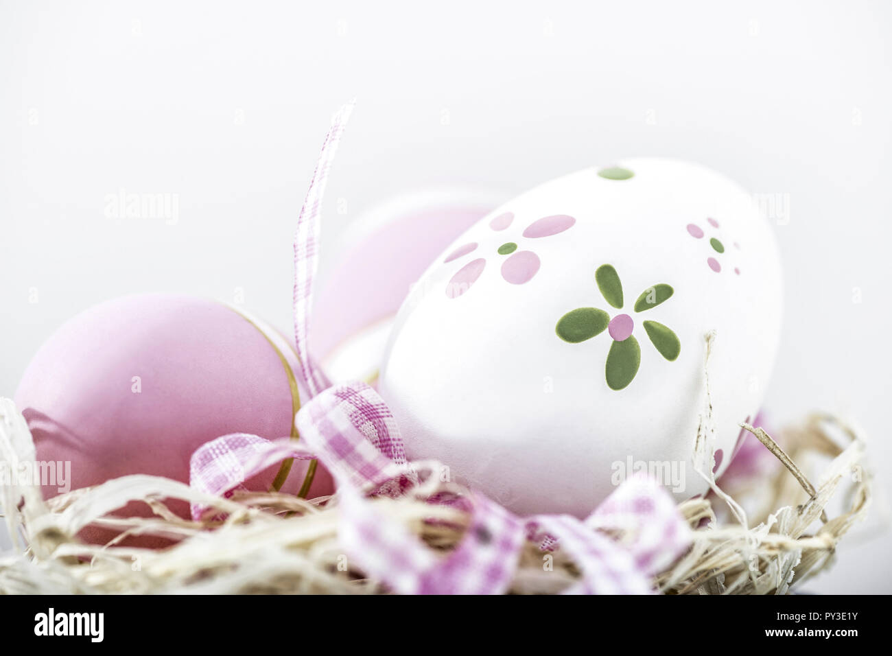 Ostereier Osternest im Foto Stock
