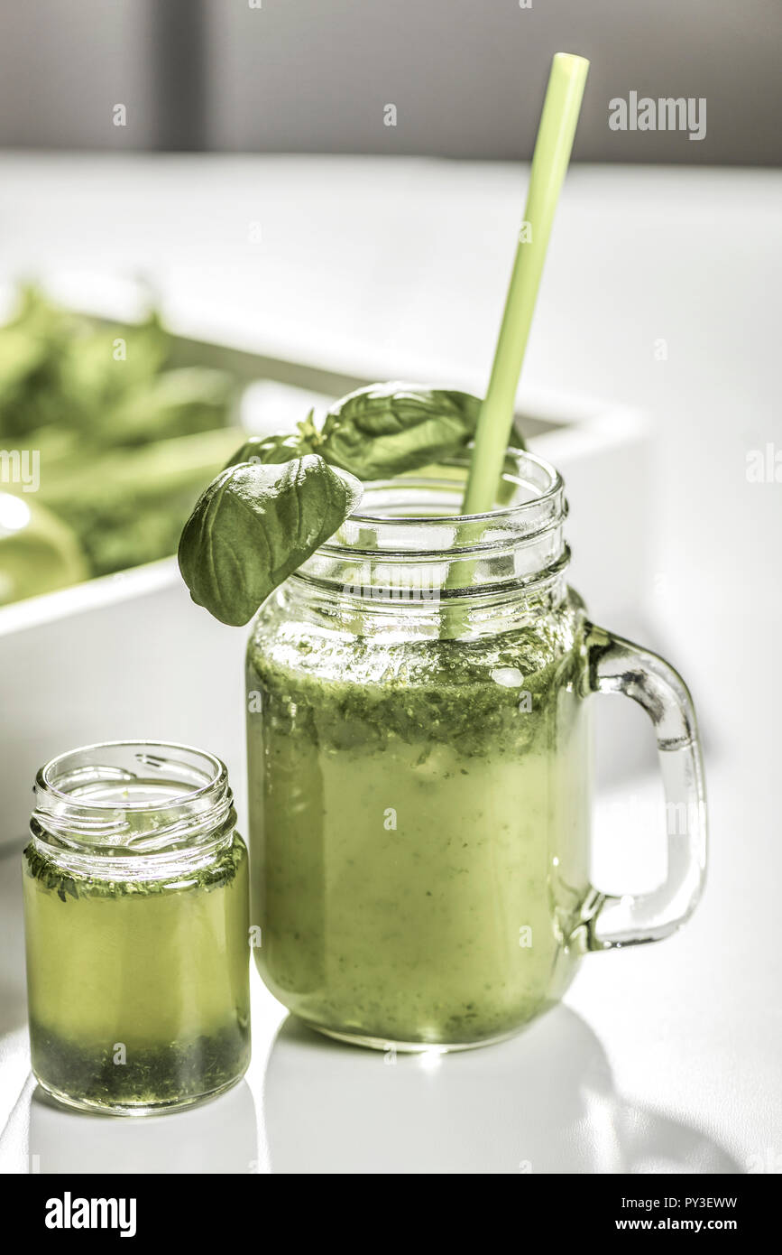 Gemuesesmoothie im Glas Foto Stock