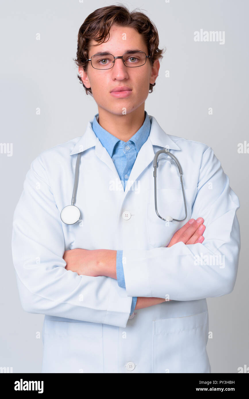 Ritratto di giovane uomo bello medico con occhiali Foto Stock