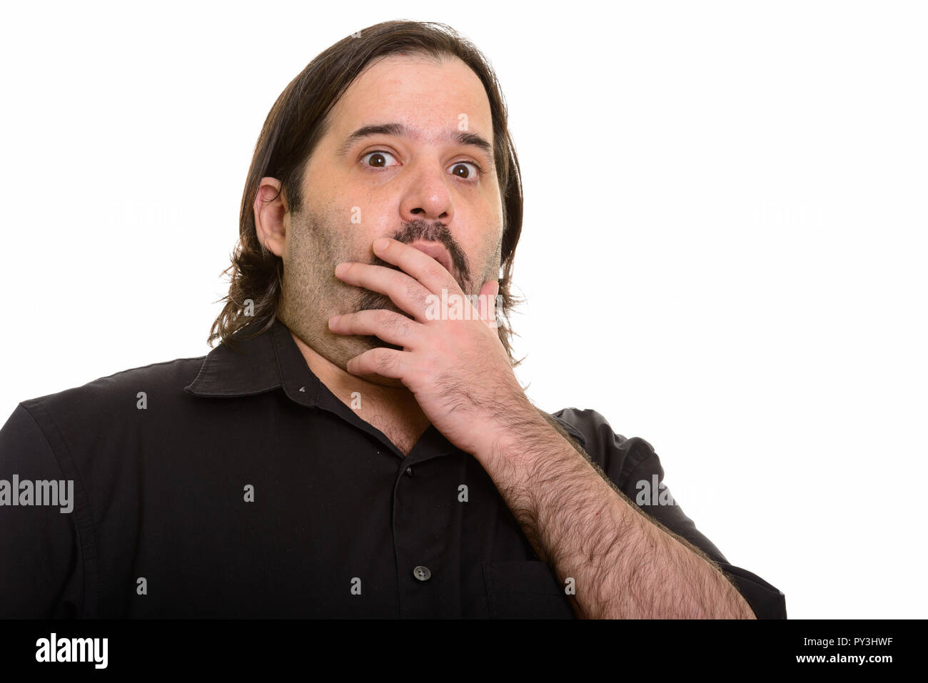 Fat uomo caucasico guardando scioccato con la mano la bocca di copertura Foto Stock