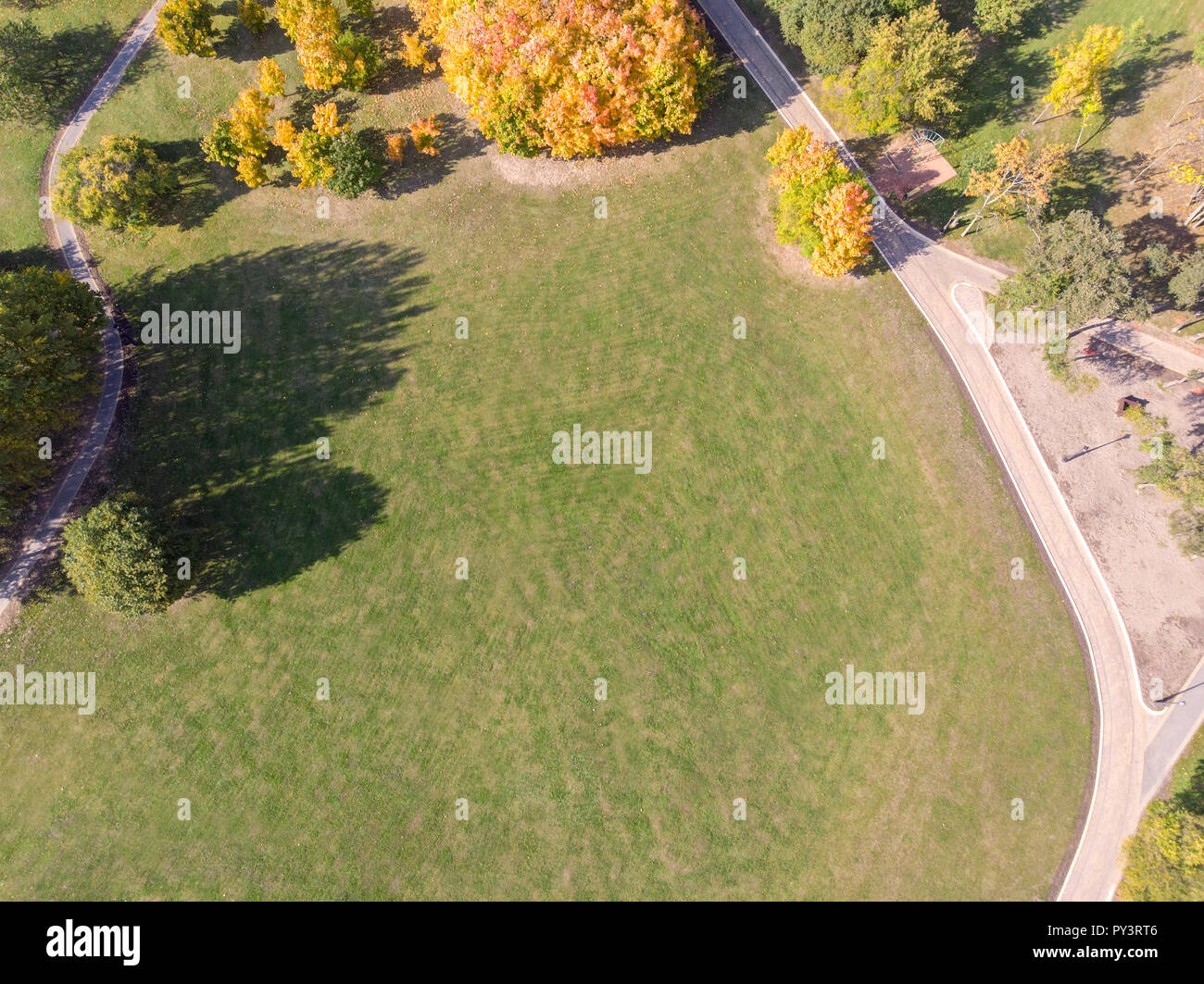Parco paesaggio vista aerea. la natura in autunno. drone fotografia Foto Stock