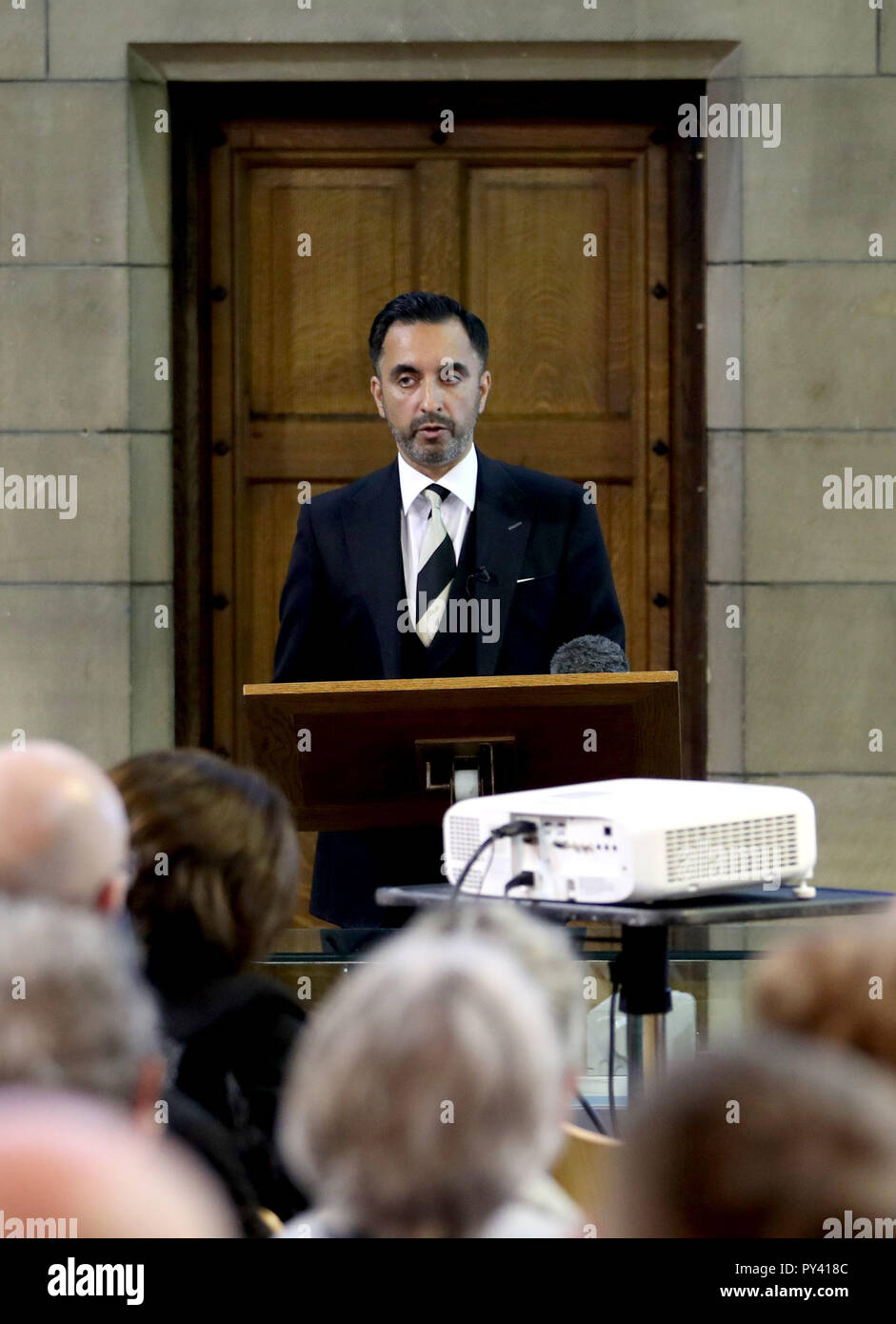 Avvocato Aamer Anwar durante una conferenza stampa tenutasi a Glasgow University di lanciare una campagna per la riforma del modo in cui il sistema di giustizia si occupa di salute mentale. Foto Stock