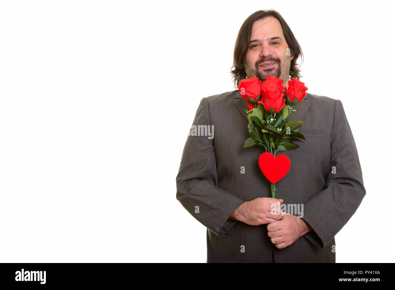 Felice grassi imprenditore caucasico sorridente holding rose rosse e lui Foto Stock
