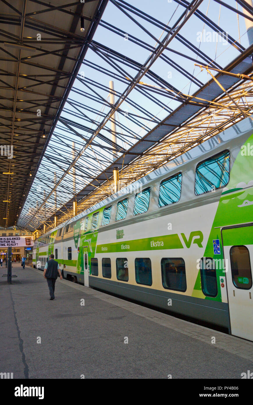 Treno passeggeri, Helsingin rautatieasema, la stazione ferroviaria centrale, Helsinki, Finlandia Foto Stock
