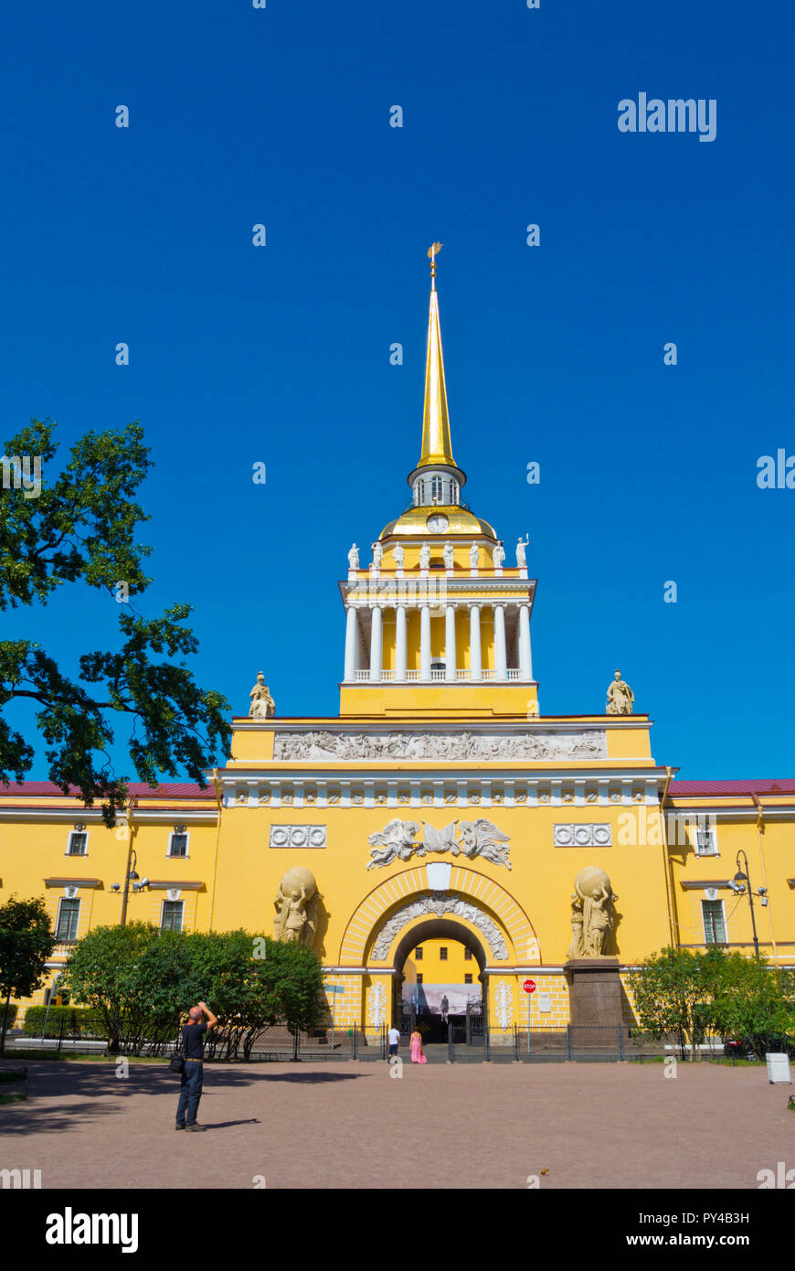 Admiralteystvo, Admiralty Building, Aleksandrovsky giardino, San Pietroburgo, Russia Foto Stock