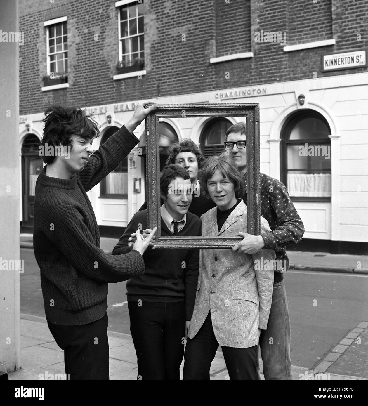 L'attacco pop inglese ione del gruppo 1965. Da sinistra: Richard Sherman, Barney Barnfield, Davy O'elenco, Gerry Henderson, Bob Hodges Foto Stock