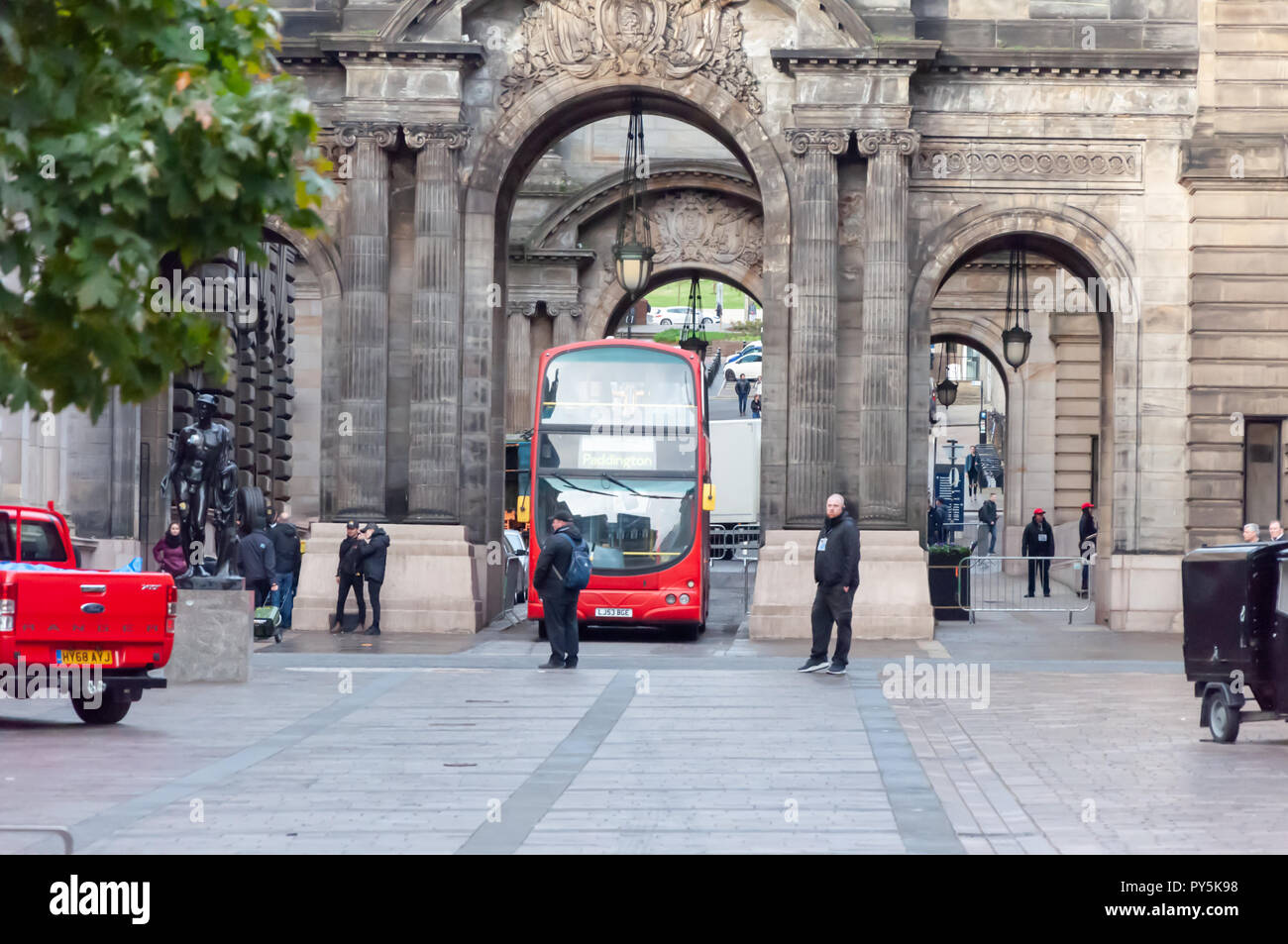 Glasgow, Scotland, Regno Unito. 25 ottobre, 2018. Per le strade del centro città riprese del film di grande successo Hobbs & Shaw che è uno spin-off dell'auto franchising chase Fast & Furious. Credito: Berretto Alamy/Live News Foto Stock