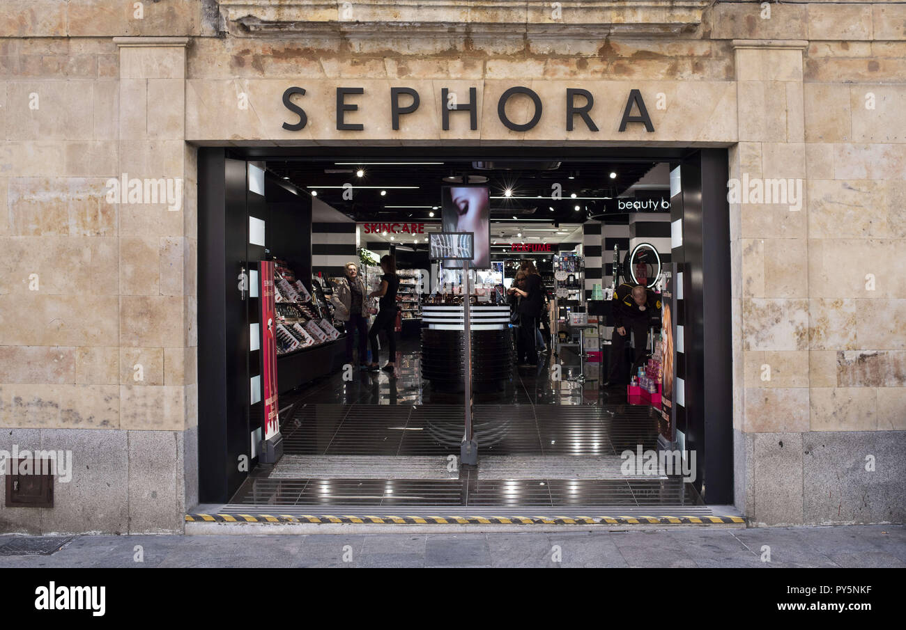 Salamanca, Spagna. 24 ott 2018. Un ramo della multinazionale francese la cura e la bellezza del marchio retail Sephora visto in Salamanca. Credito: Miguel Candela/SOPA Immagini/ZUMA filo/Alamy Live News Foto Stock