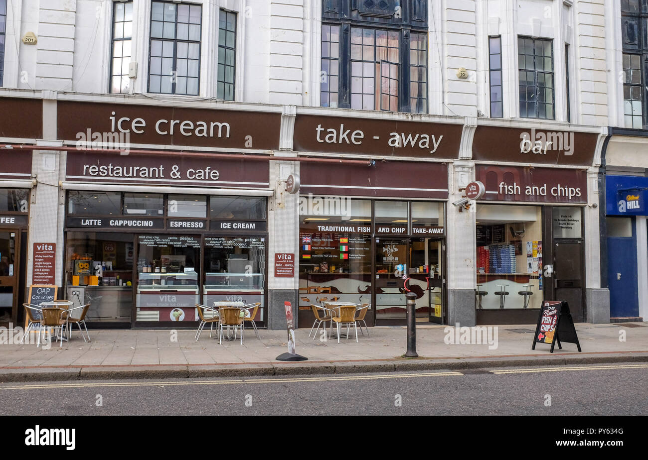 Worthing West Sussex viste & negozi al dettaglio - Tipica località gelati da asporto cafe Foto Stock