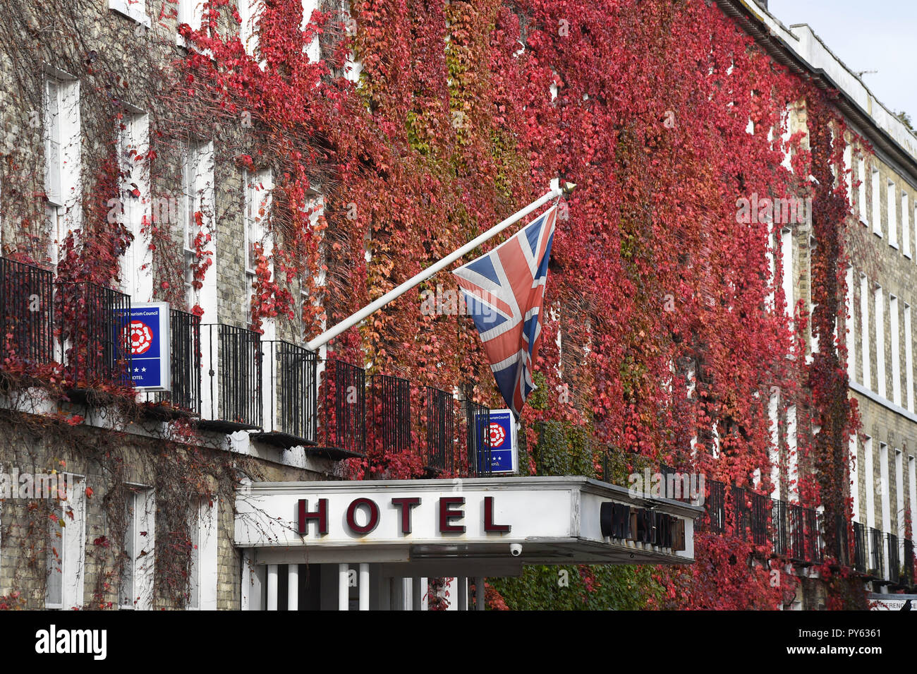 Worthing West Sussex viste & negozi al dettaglio - Il Chatsworth Hotel entrata con Union Jack flag Foto Stock