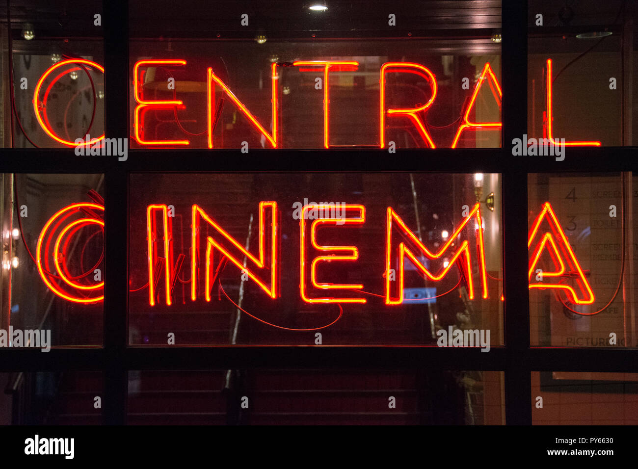 Luci al neon fuori Picturehouse Cental Cinema di Soho, Londra, Regno Unito Foto Stock