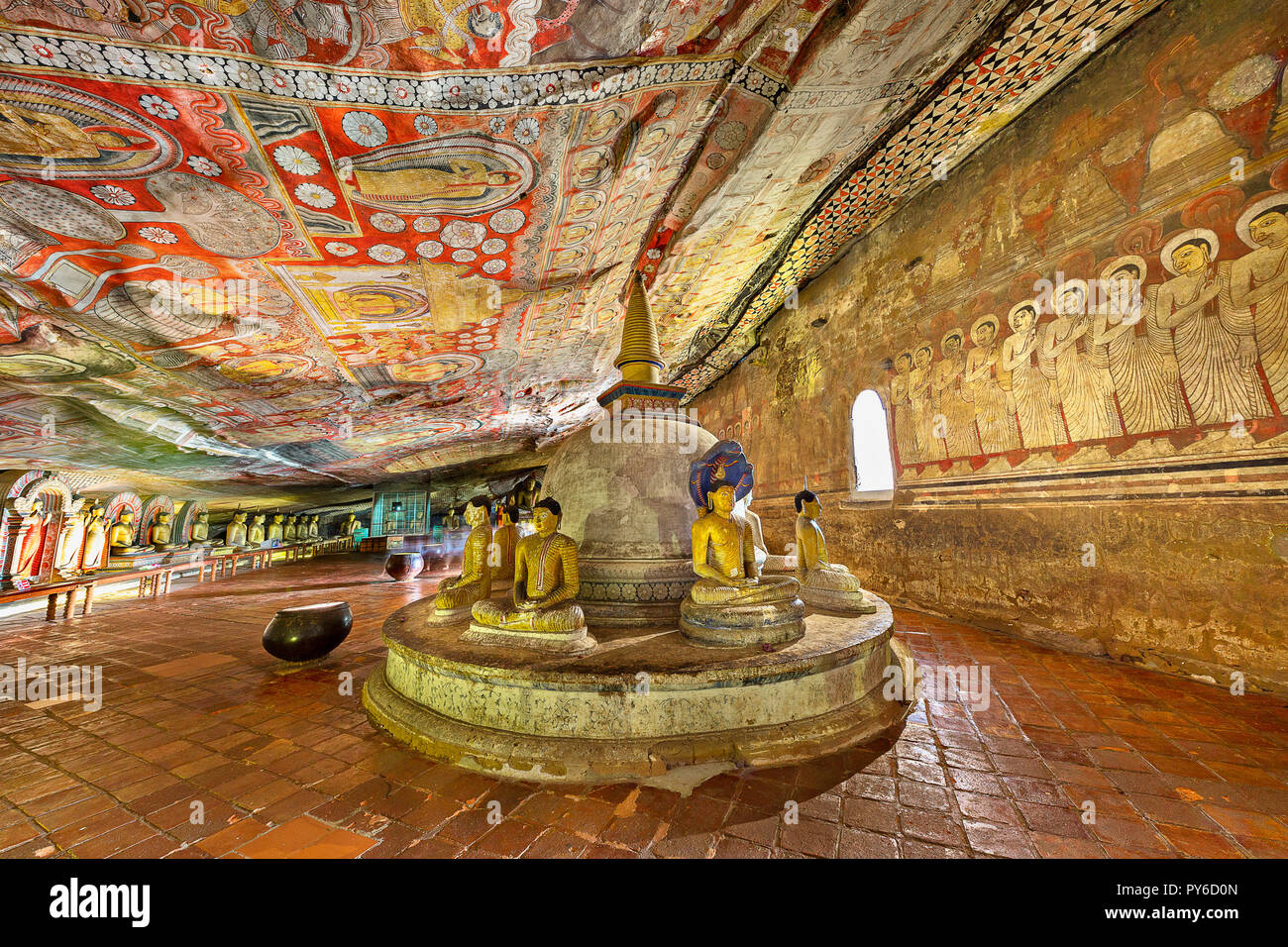 Storico Dambulla tempio nella grotta, in Dambulla, Sri Lanka Foto Stock