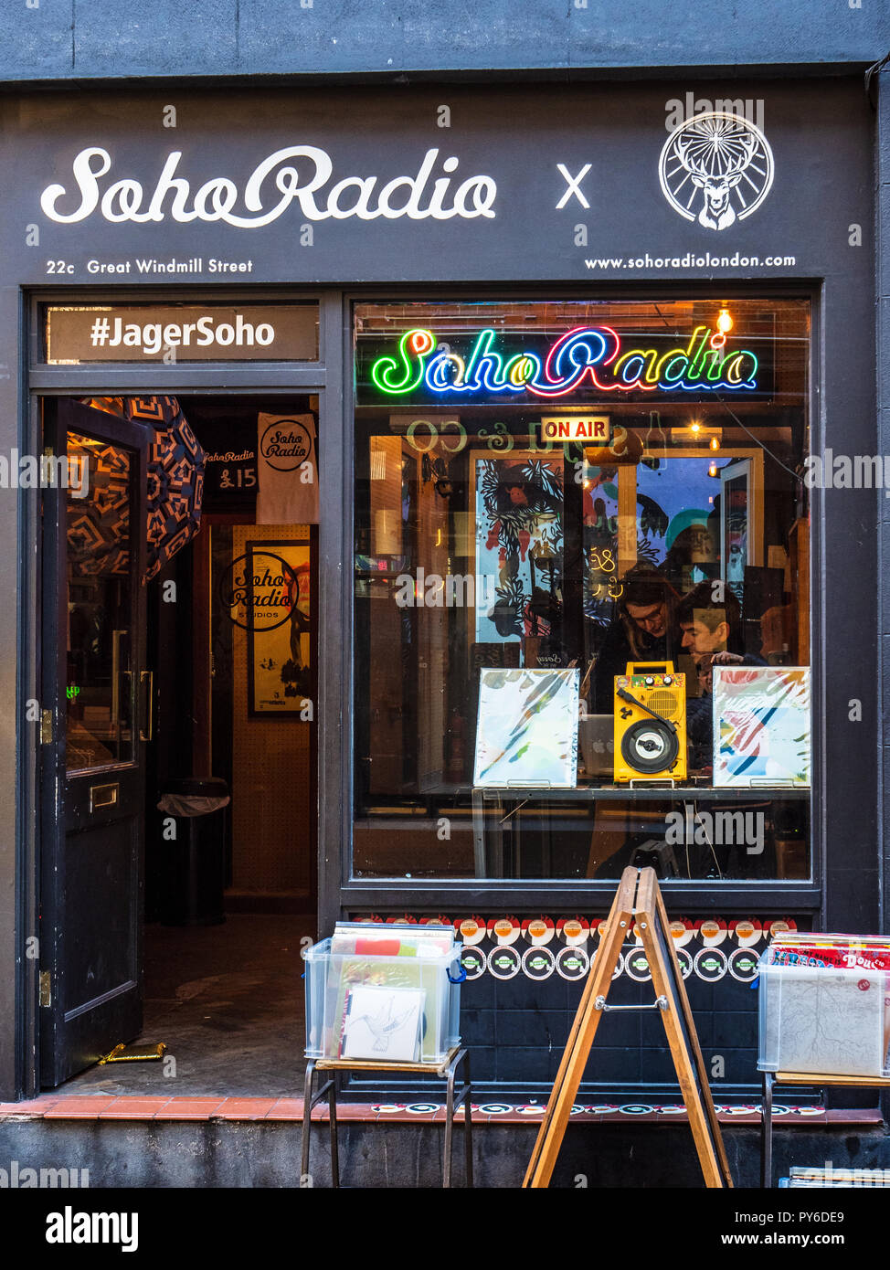 Soho Radio Londra - una stazione radio on line broadcasting dal cuore di Soho il quartiere del divertimento. Fondato nel 2014, il Grande Mulino a Vento Street, Foto Stock