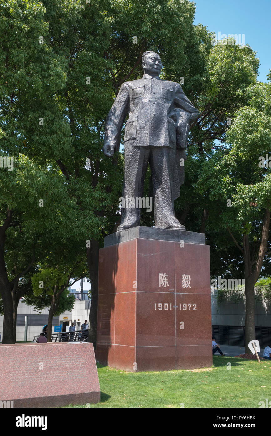 Statua di Chen Yi, un famoso sindaco di Shanghai, Cina, Asia, su Chen Yi quadrato lungo il Bund, Shanghai Foto Stock