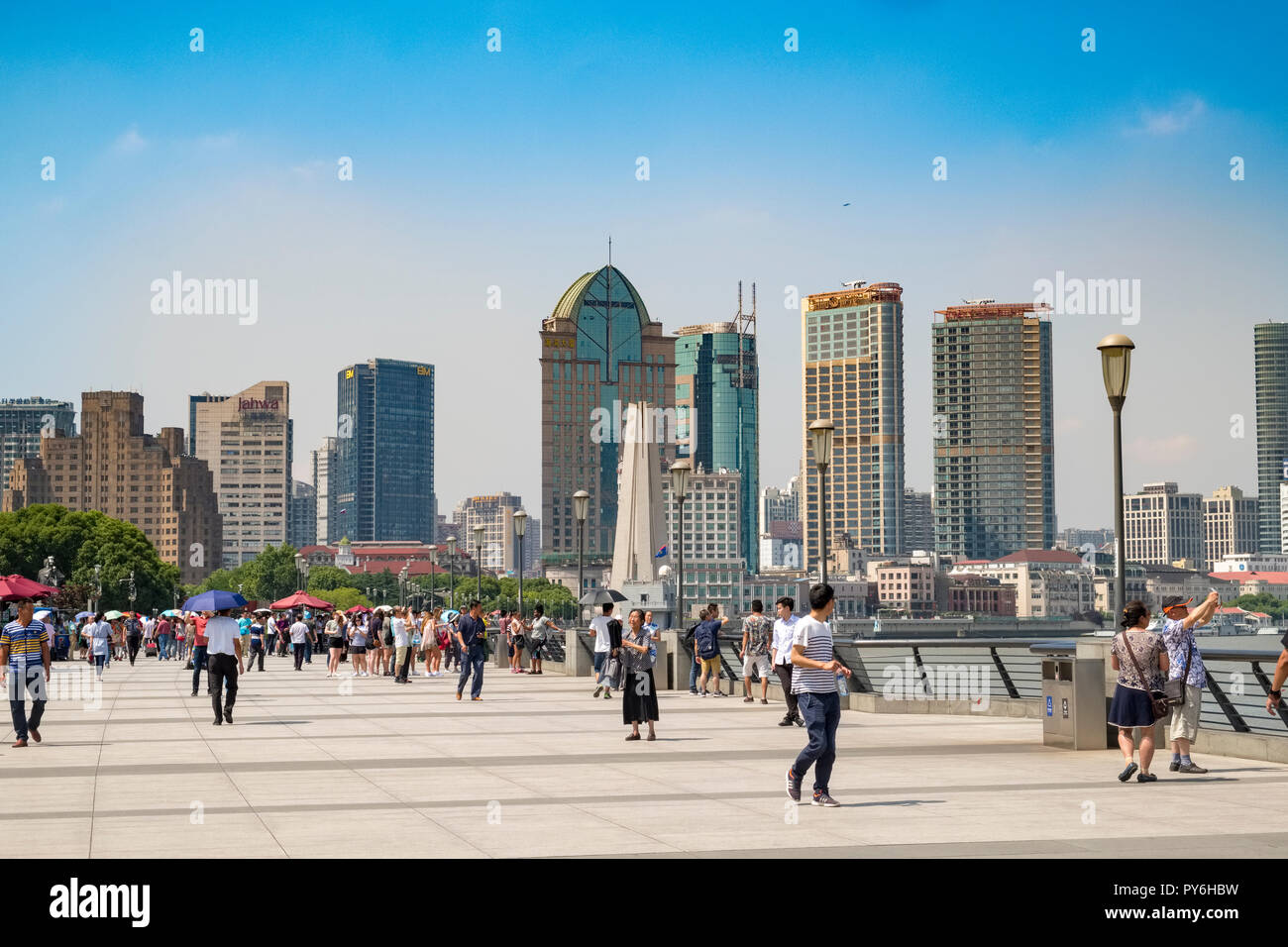 Shanghai Bund, Cina, Asia con gente e turisti Foto Stock