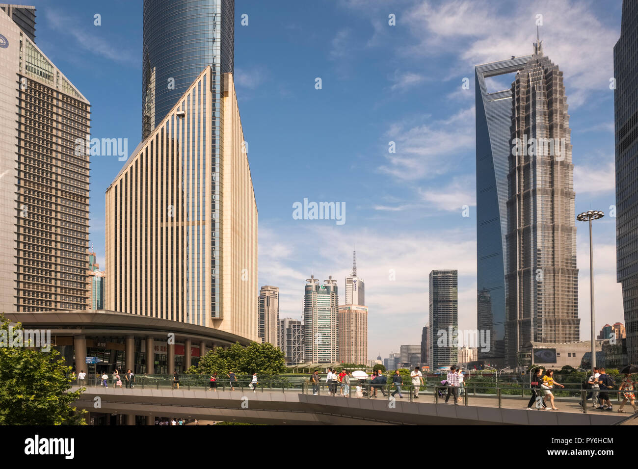 Shanghai, Cina - skyline ed edifici nel quartiere di Pudong Foto Stock