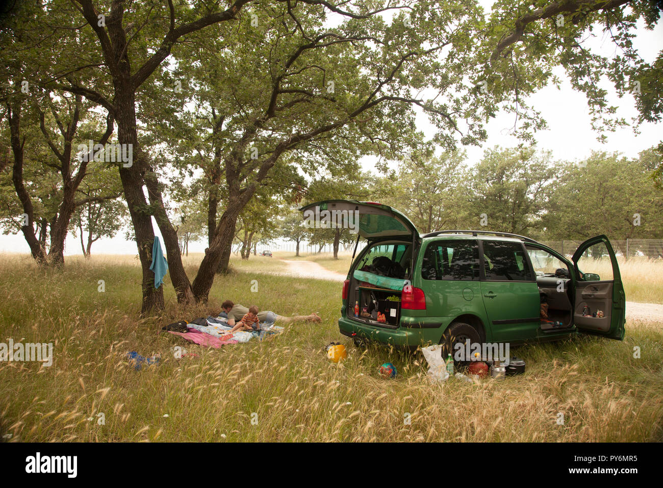 Basso costo vacanza con auto campeggio in Croazia Foto Stock