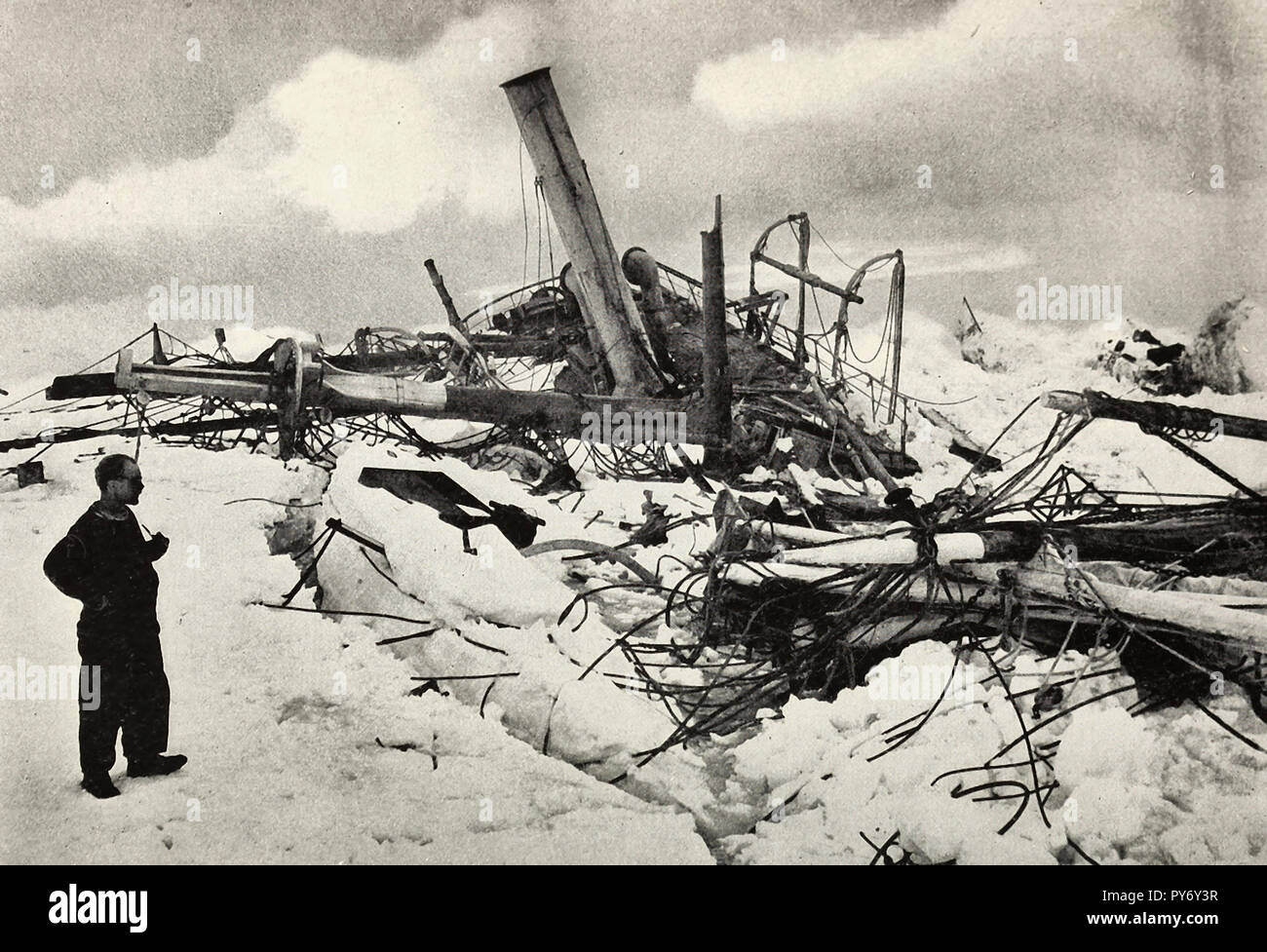 La nave era morto. Il suo fiero legnami affitto erano distanziate e sparse in savage confusione. Il relitto dell'Endurance durante la spedizione di Shackleton Foto Stock