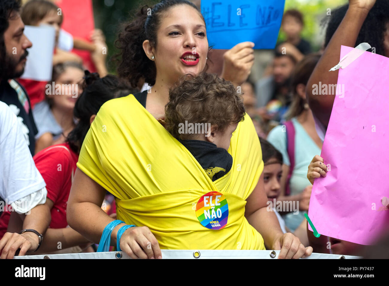 Rio de Janeiro - Settembre 29, 2018: mamme scendono in strada per protestare contro di estrema destra Bolsonaro candidato una settimana prima del voto presidenziale Foto Stock