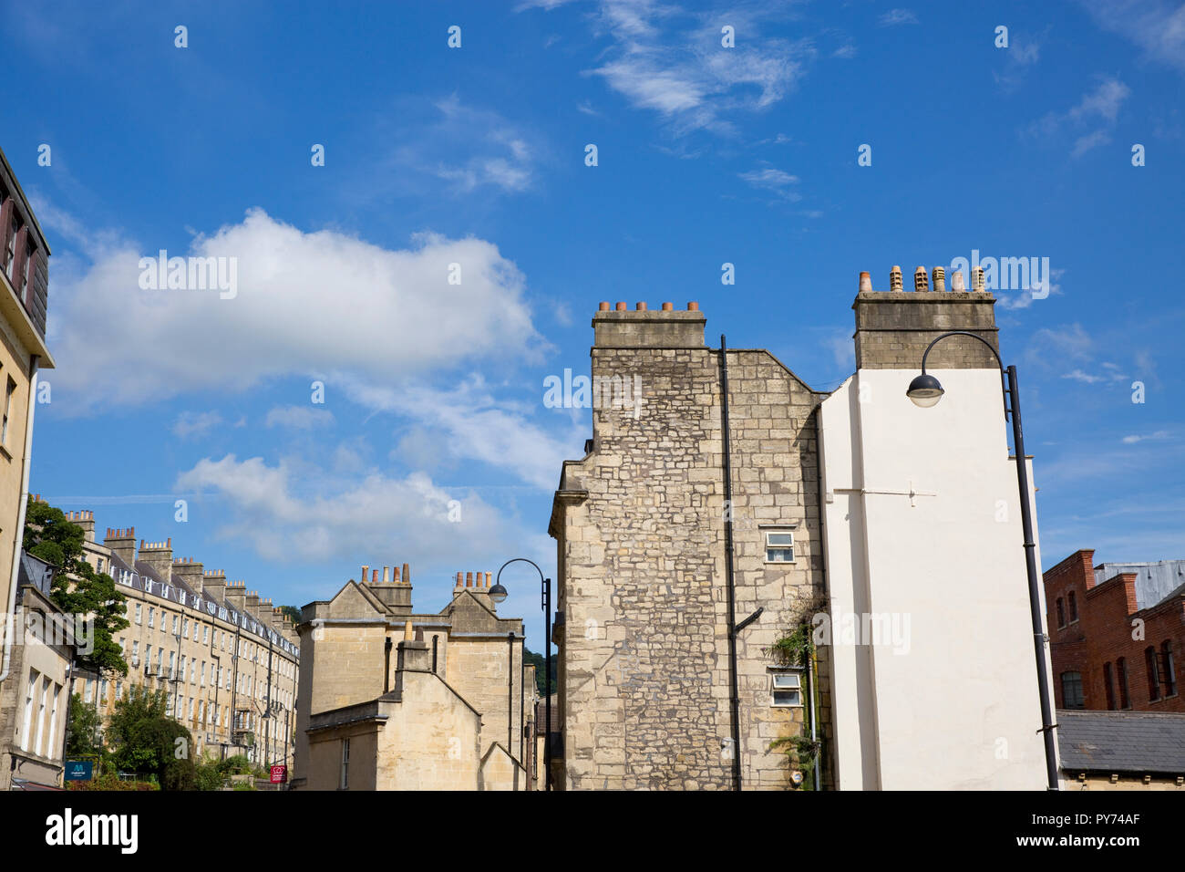 Roofline, guardando a nord fino Walcot Street, Bath, Somerset Foto Stock