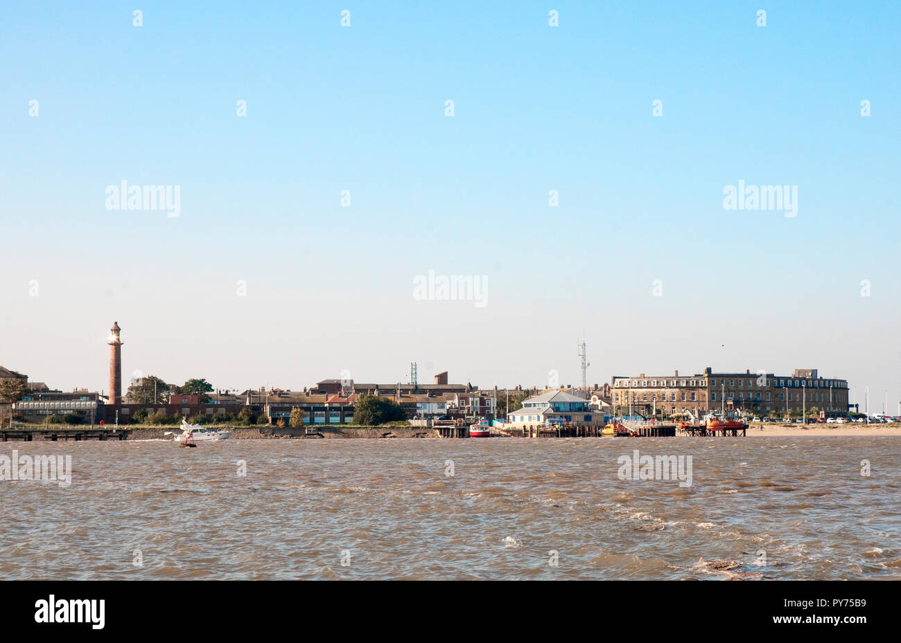 Il superiore o la Pharos faro in Fleetwood come si vede dal Knott fine sul mare Lancashire Inghilterra UK .Nord Euston Hotel può essere visto sulla destra . Foto Stock