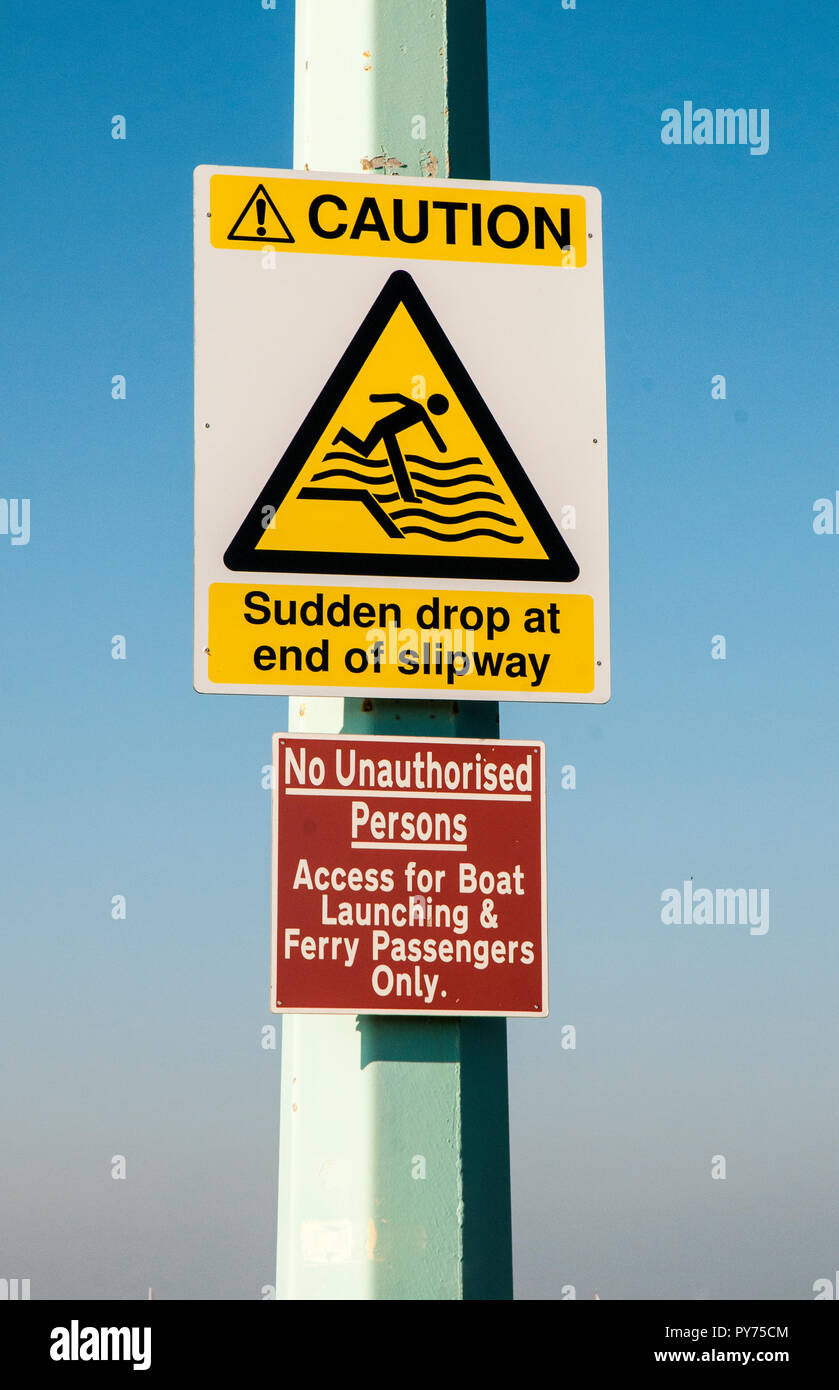 Segnale di avvertimento su uno scalo Knott fine sul mare Lancashire England Regno Unito Foto Stock