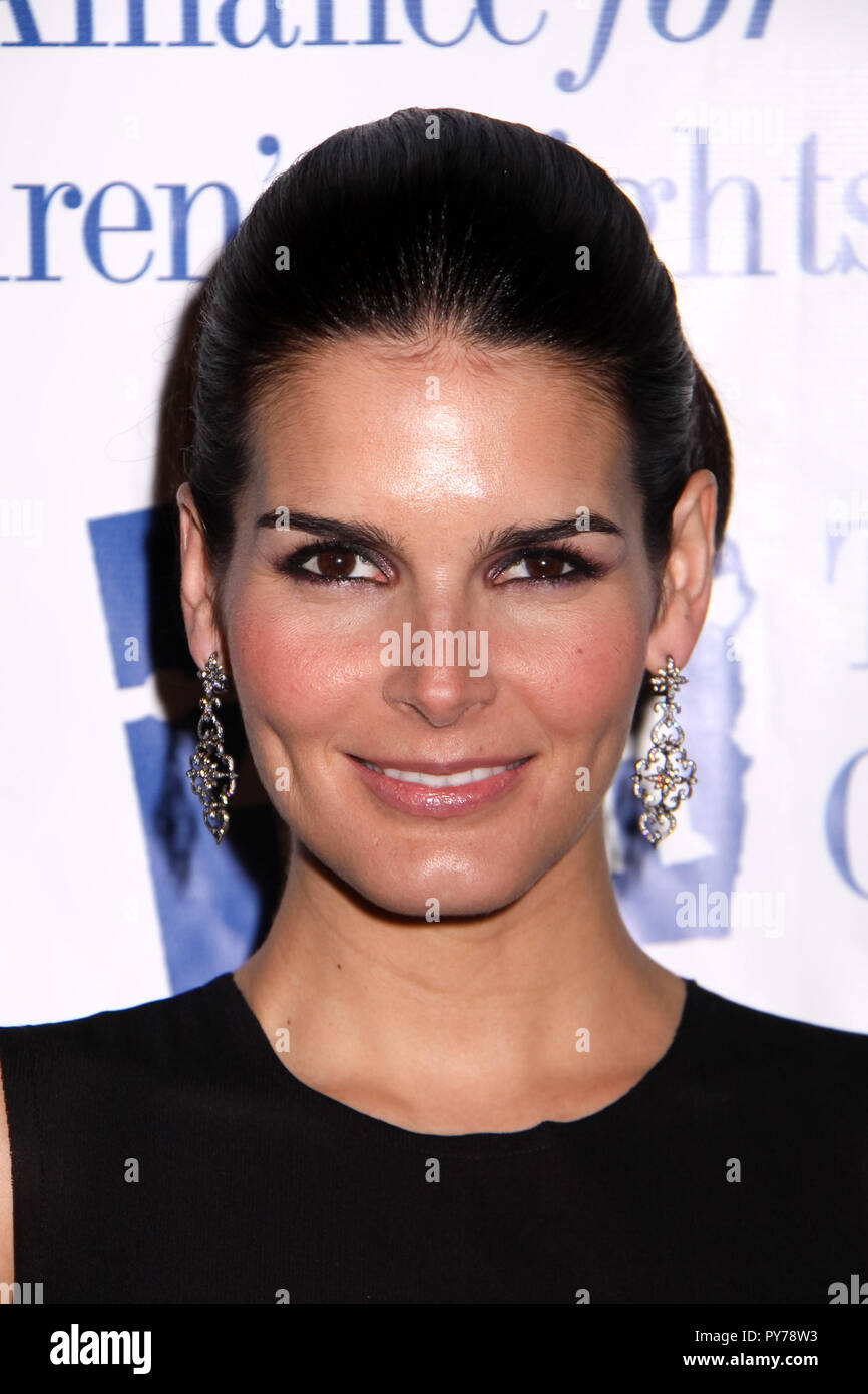 Angie Harmon 03/05/09 "L'Alleanza per la difesa dei diritti dei bambini cena annuale di Gala " @ Beverly Hilton Hotel di Beverly Hills Foto di Megumi Torii/HNW / PictureLux (5 marzo 2009) Foto Stock