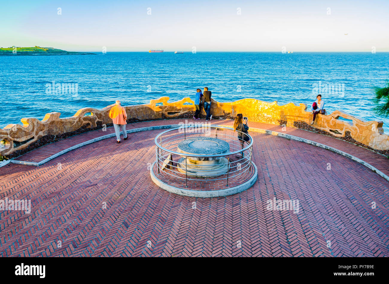 Punto di vista nei giardini di Piquio. Passeggiata sulla Spiaggia di El Sardinero. Santander, Cantabria, Spagna, Europa Foto Stock