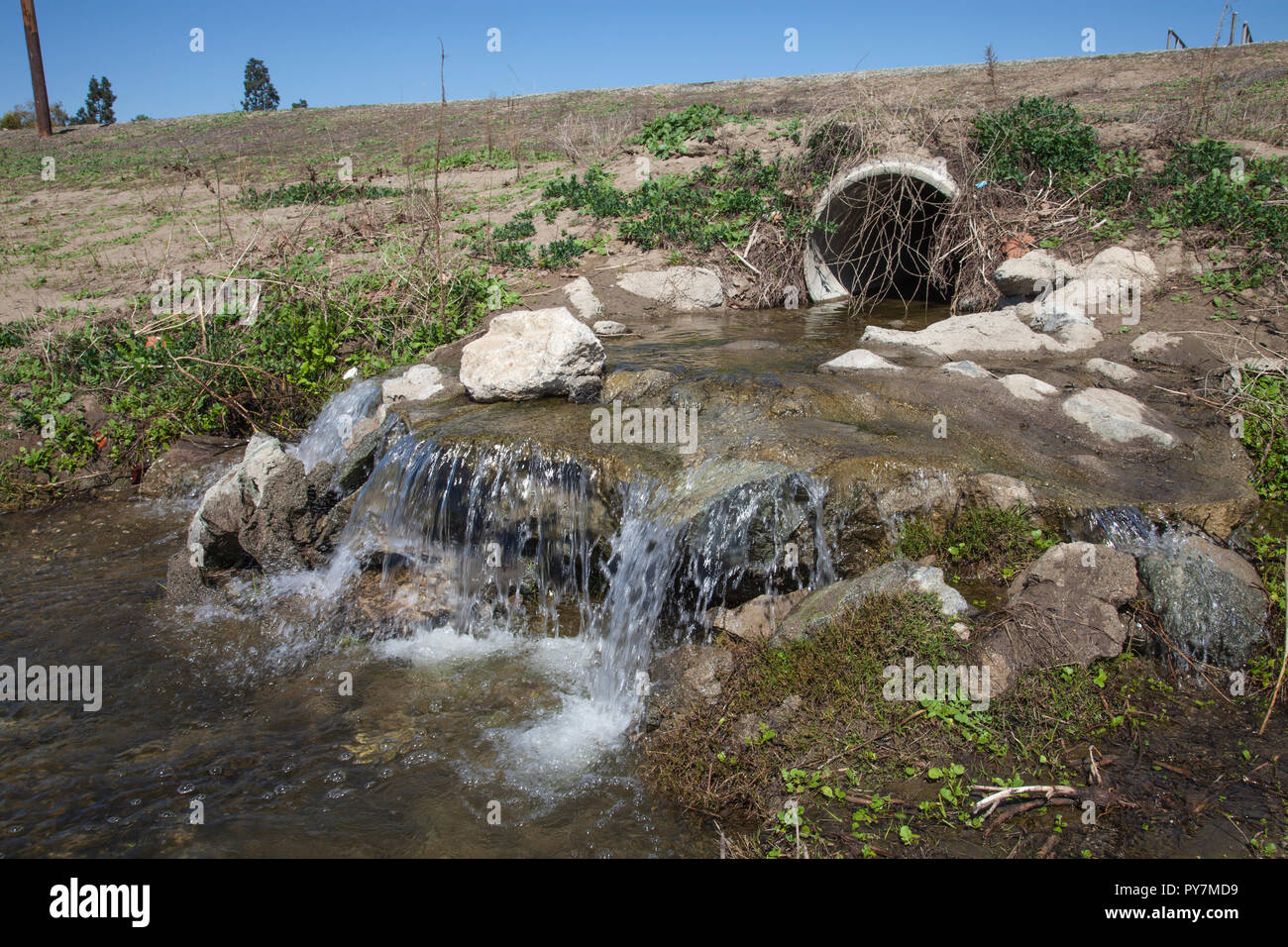 Rio Hondo diffusione di motivi, il rifornimento di acqua di quartiere - WRD, Pico Rivera, nella contea di Los Angeles Foto Stock