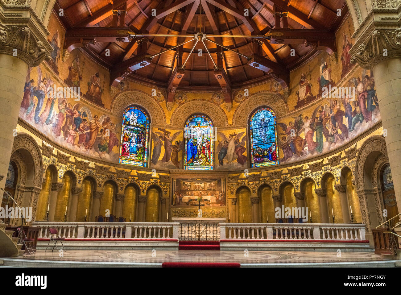 Febbraio 20, 2018 Palo Alto / CA / STATI UNITI D'AMERICA - vista interna della chiesa commemorativa, Stanford University di San Francisco Bay Area Foto Stock