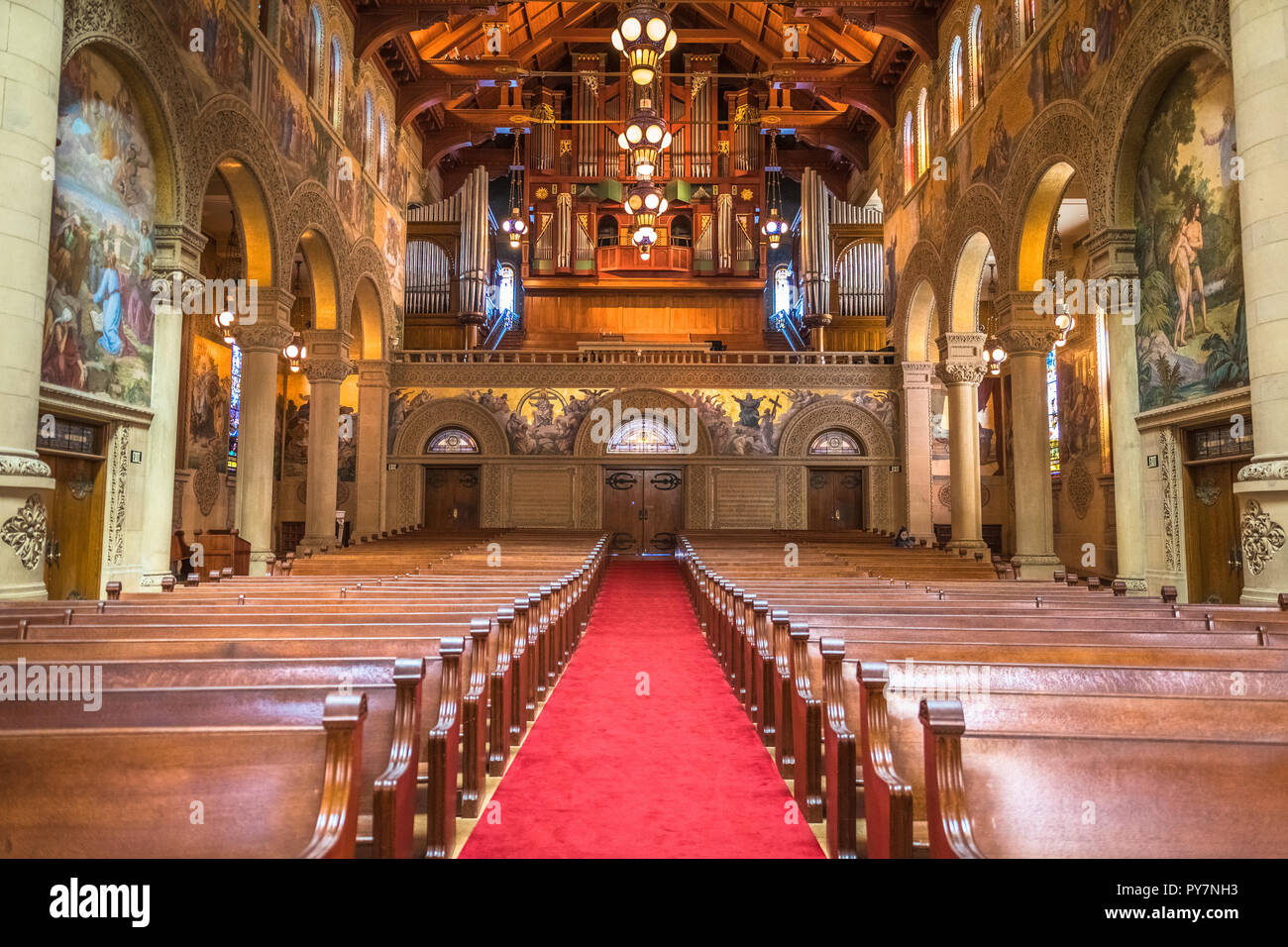 Febbraio 20, 2018 Palo Alto / CA / STATI UNITI D'AMERICA - vista interna della chiesa commemorativa, Stanford University di San Francisco Bay Area Foto Stock