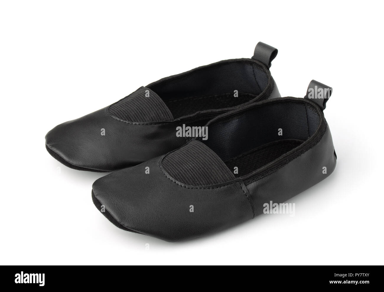 Coppia di cuoio nero scarpe da ginnastica isolato su bianco Foto Stock