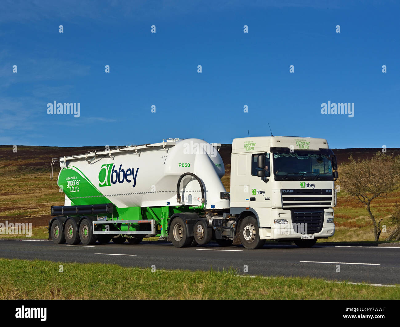 Abbey Logistics Group cisterna. Autostrada M6 Southbound carreggiata, Shap, Cumbria, England, Regno Unito, Europa. Foto Stock