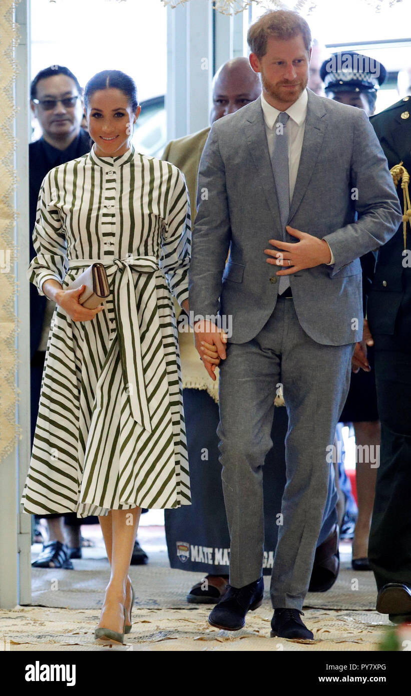 Il Duca e la Duchessa di Sussex arriva per il loro incontro con Tongan primo ministro Akilisi Pohiva e il suo gabinetto nella seconda giornata della coppia reale della visita in Tonga. Foto Stock Il Duca e la Duchessa di Sussex arriva per il loro incontro con Tongan primo ministro Akilisi Pohiva e il suo gabinetto nella seconda giornata della coppia reale della visita in Tonga. Foto Stock