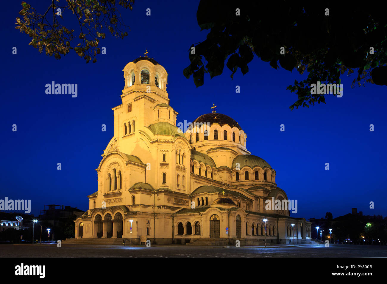 La cattedrale di Alexander Nevsky (1912) al crepuscolo in Sofia Bulgaria Foto Stock