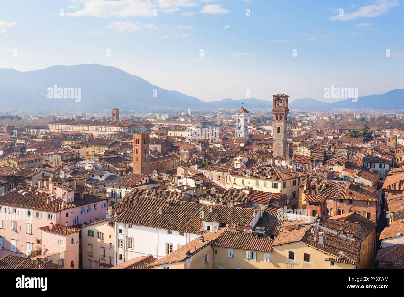 Lucca da Torre Guinigi. Punto di riferimento italiano. Vista aerea di Lucca. Foto Stock