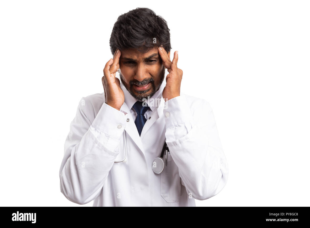 Medico indiano toccando la fronte con le dita come doloroso mal di testa gesto isolato su sfondo bianco Foto Stock