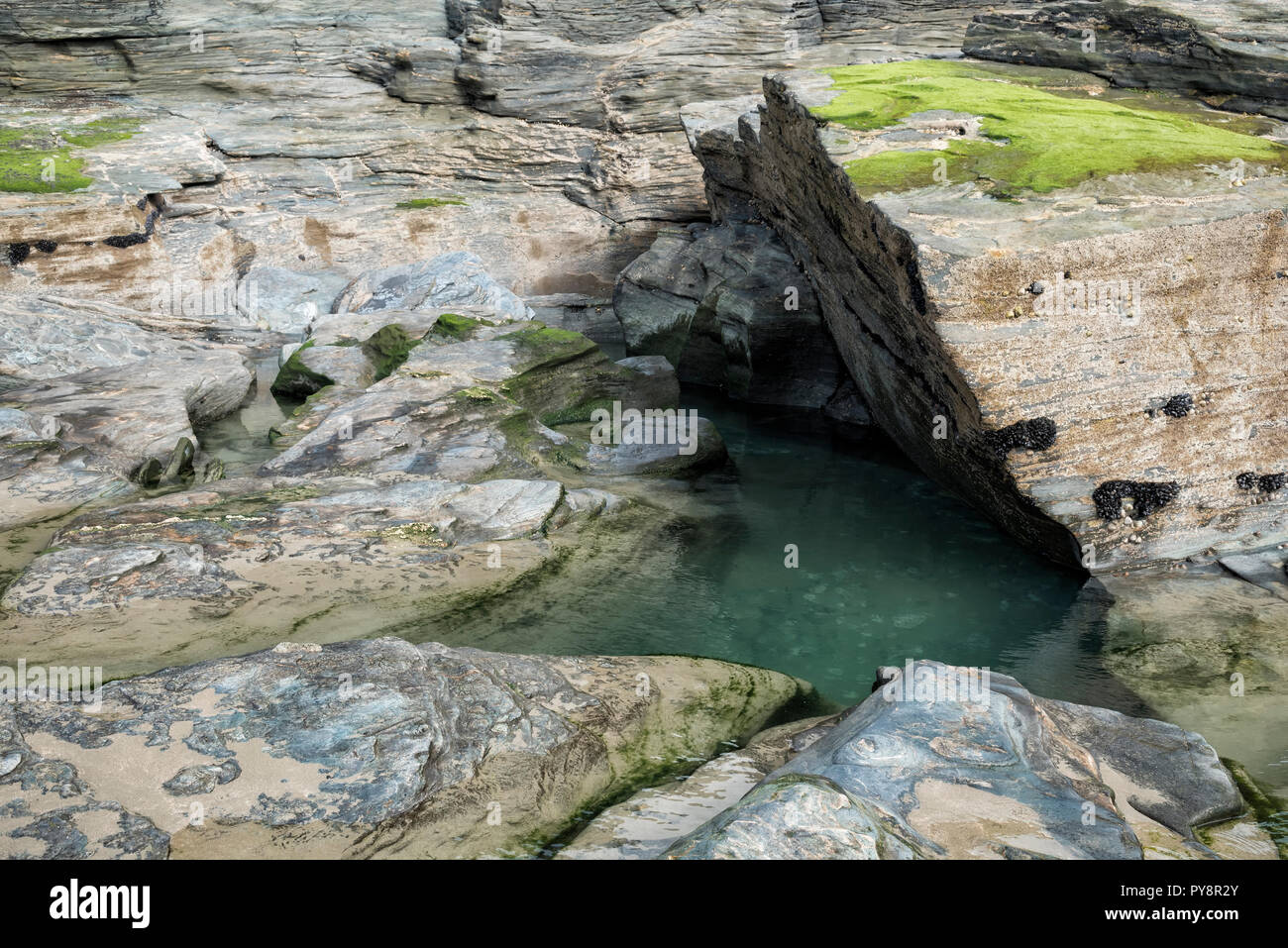 Piccola piscina di acqua salata sulla spiaggia in Cornovaglia Foto Stock