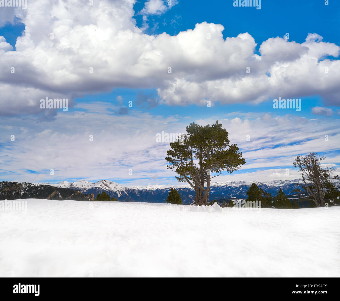 Pal ski resort in Andorra Pirenei sulla giornata di sole Foto Stock