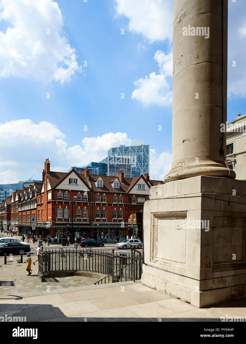 Old Spitalfields Market globale vista esterna. Stock architettonica, Londra, Regno Unito. Architetto: NA , 2017. Foto Stock