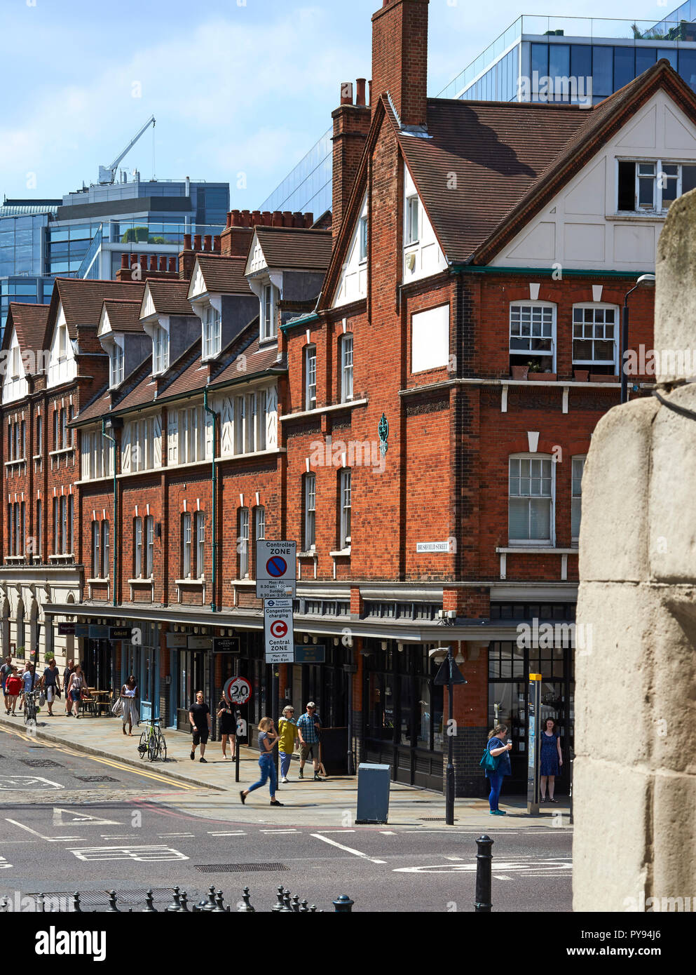 Old Spitalfields Market globale vista esterna. Stock architettonica, Londra, Regno Unito. Architetto: NA , 2017. Foto Stock