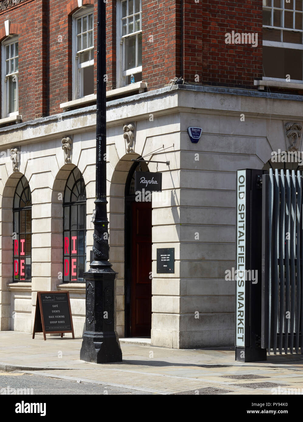 Old Spitalfields Market globale vista esterna. Stock architettonica, Londra, Regno Unito. Architetto: NA , 2017. Foto Stock