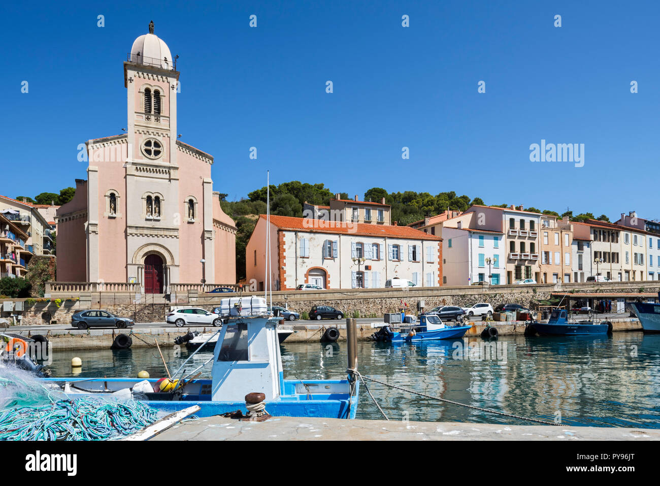 Église Notre Dame de Bonne Nouvelle chiesa di Port-Vendres, porto di pescatori mediterraneo lungo la Côte Vermeille, Pyrénées-Orientales, Francia Foto Stock