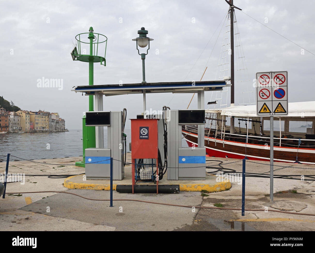 Marine stazione di benzina per yacht e barche Foto Stock