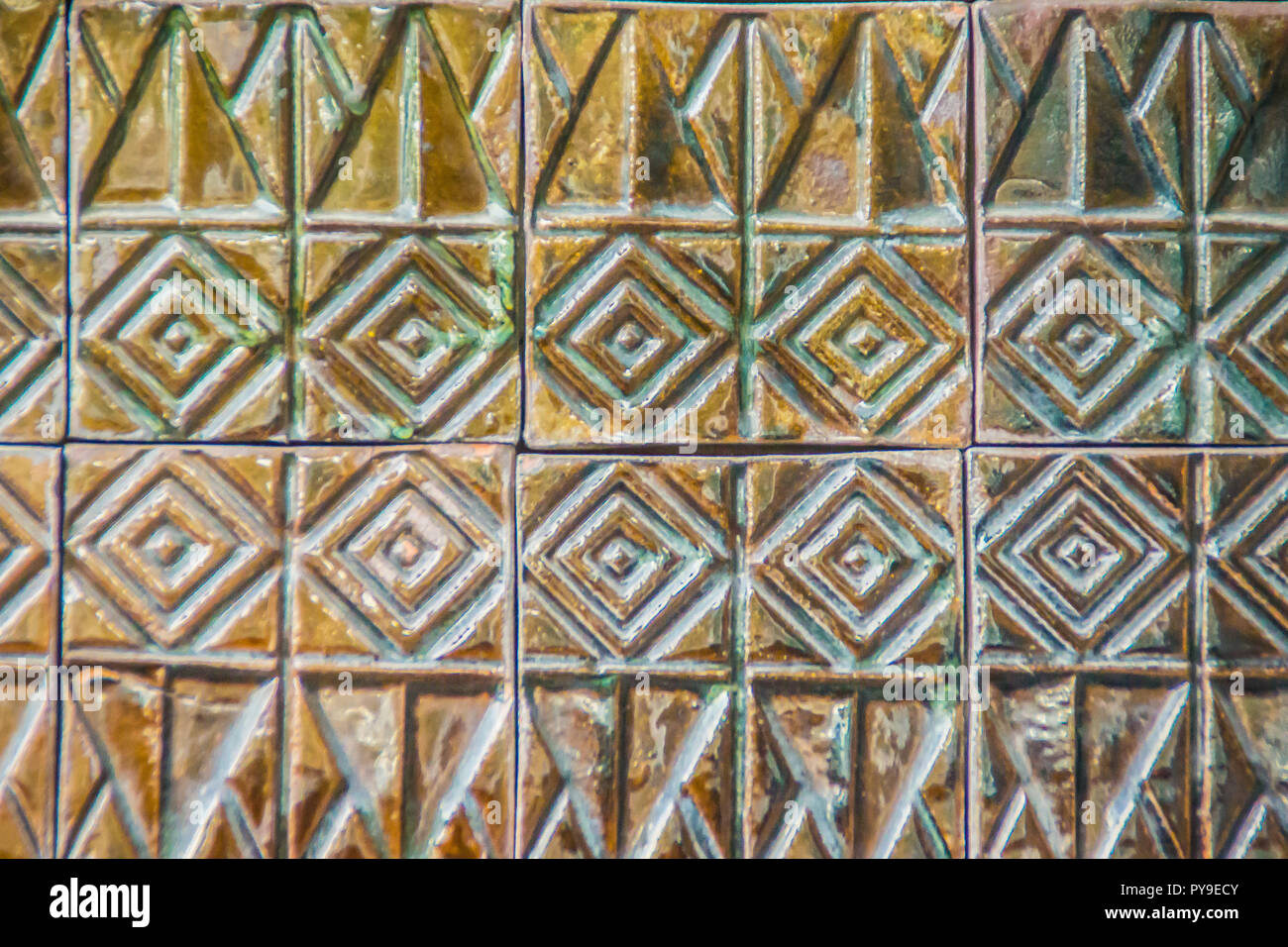 Abstract variopinto mosaico di piastrelle in ceramica a parete modello a trama per la progettazione e lo sfondo. Abstract mosaico della porcellana le piastrelle di ceramica parete fo Foto Stock
