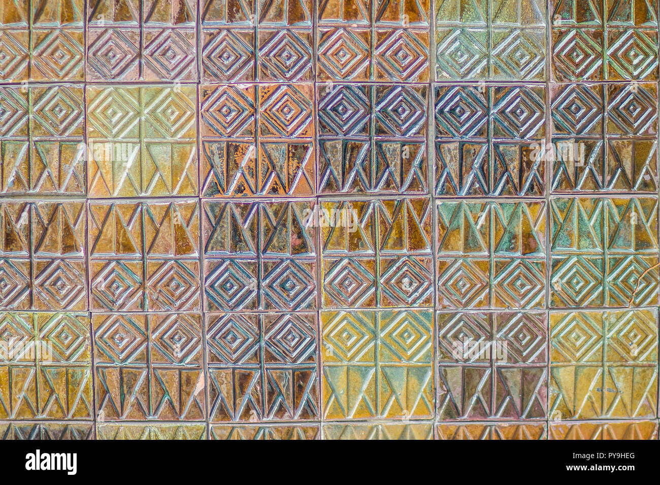 Abstract variopinto mosaico di piastrelle in ceramica a parete modello a trama per la progettazione e lo sfondo. Abstract mosaico della porcellana le piastrelle di ceramica parete fo Foto Stock